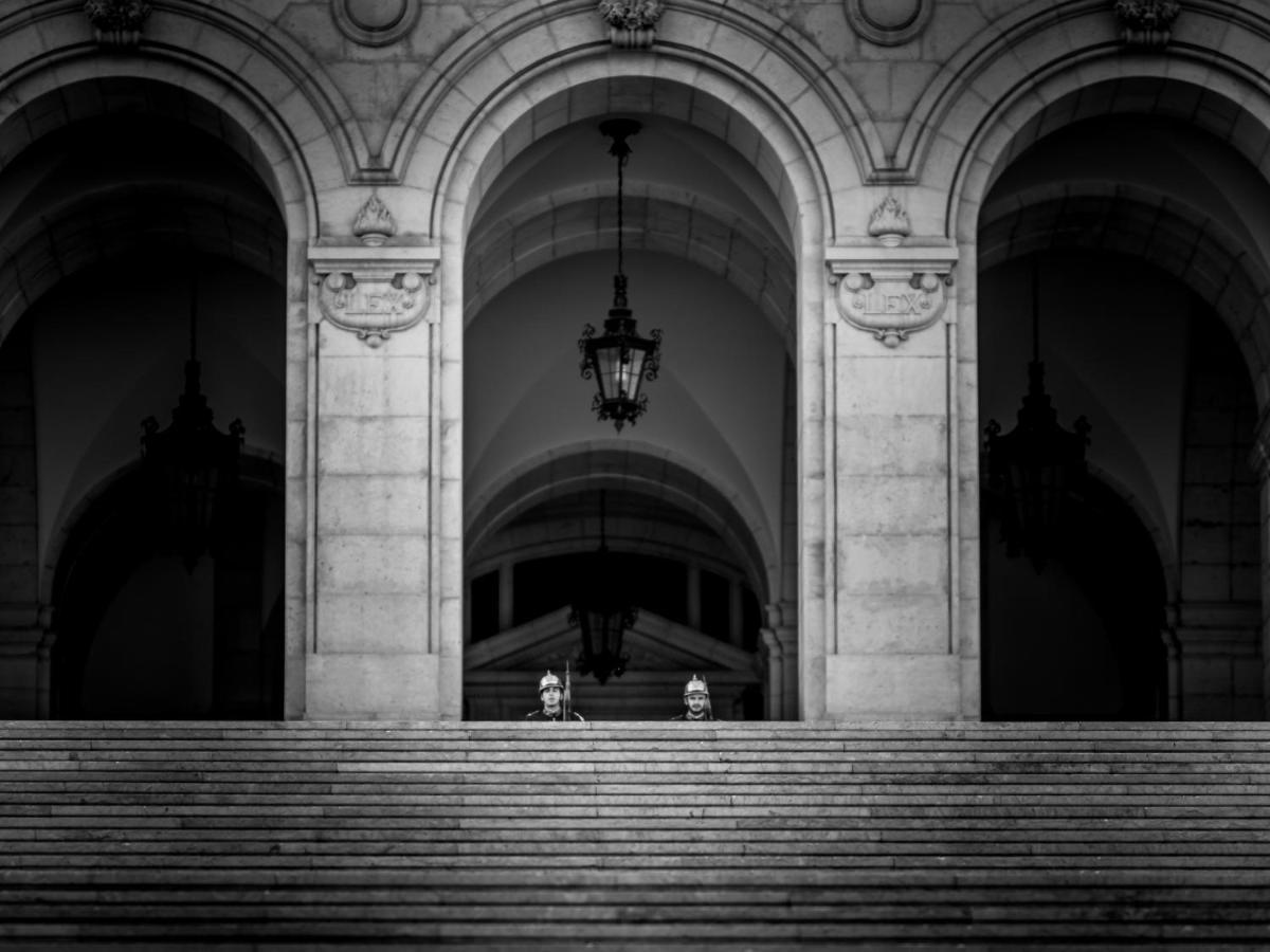 Style And Comfort In Downtown Lisbon Exterior photo