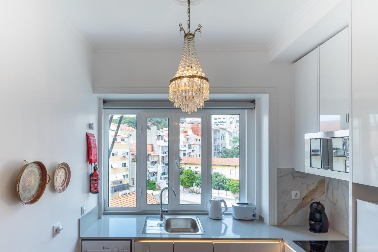 Style And Comfort In Downtown Lisbon Exterior photo